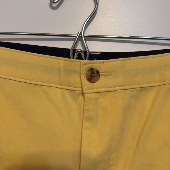 Club room Men's Regular-Fit 9" 4-Way Stretch Shorts
NWOT
Size 42 - Picture 5 of 7